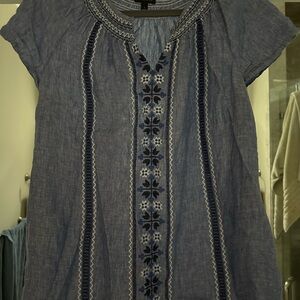 Talbots short sleeved top embroidery detail. Size Large.